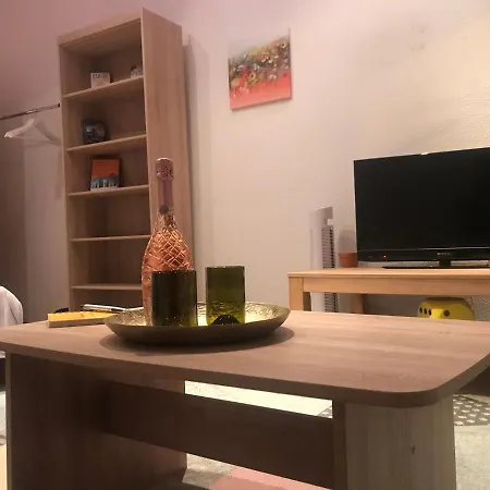 Piano In Halle Center - Netflix - Free Wifi 1