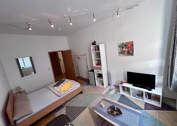 Piano In Halle Center - Netflix - Free Wifi 1 ハレ